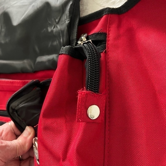 AMERICAN UNI: NEW Red Messenger Bag With Compartments and Key Ring purse. Size M - Picture 11 of 13